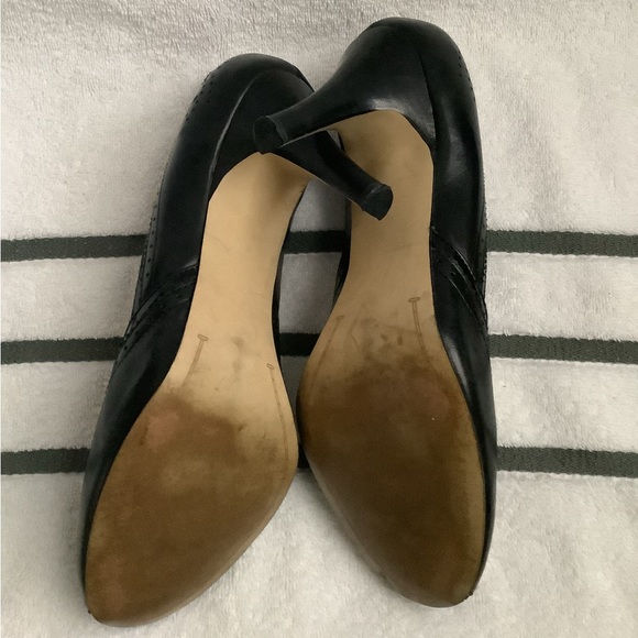 Tahari peep toe leather pumps - Picture 4 of 4